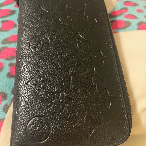 Black Embossed Leather Wallet - Picture 1 of 3